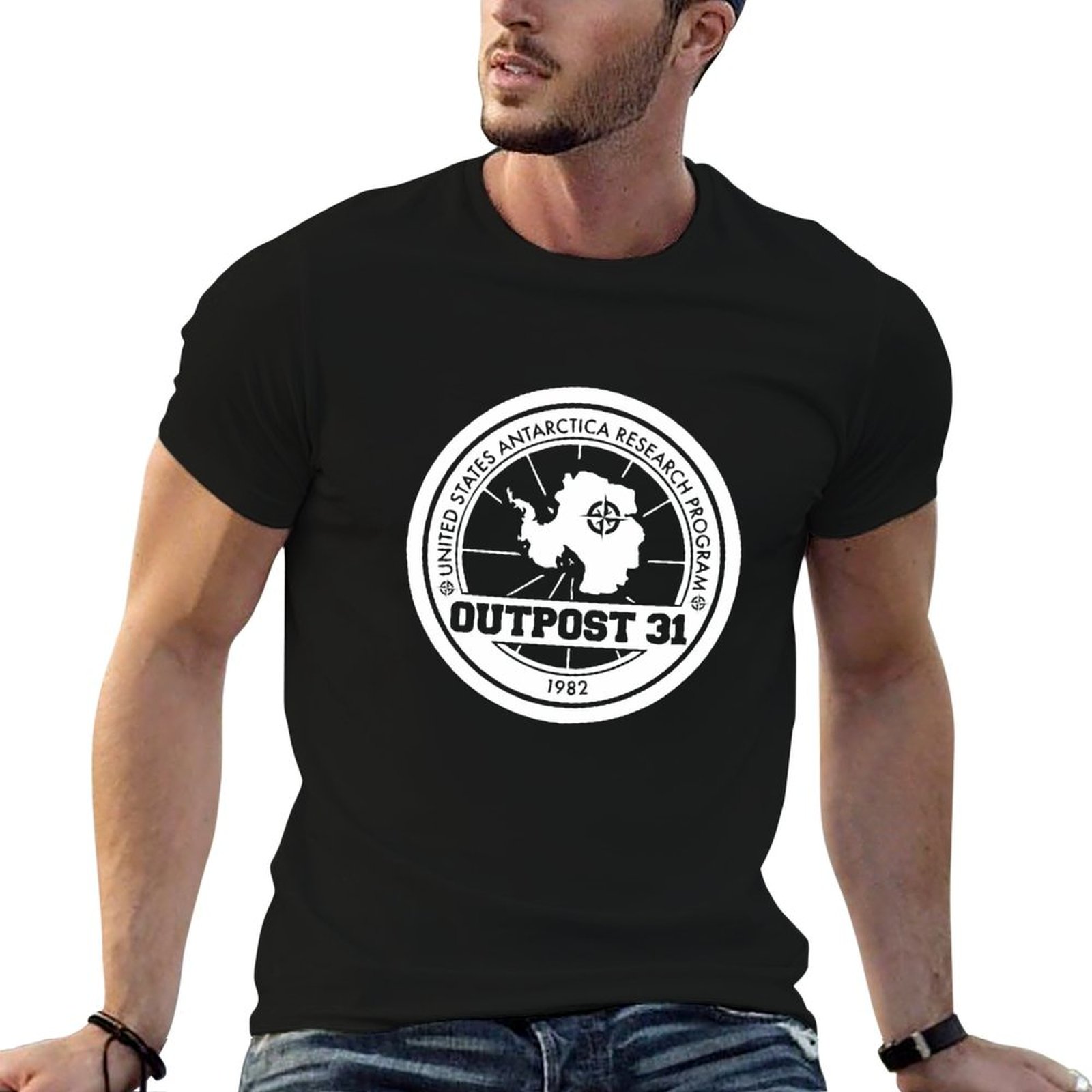 Anime Merchandise Shirt - Outpost 31 ロゴ商品 Tシャツ男性用 Tシャツ Tシャツ男性用綿面白いアニメ