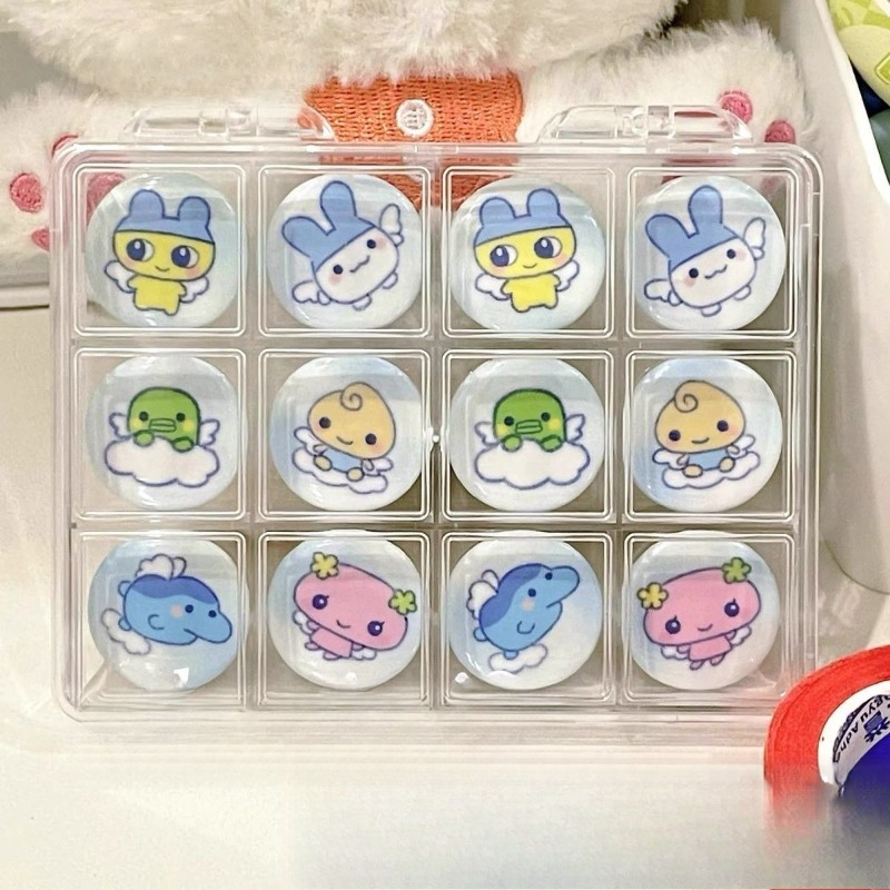 Pin Button Badge - かわいいたまごっちの小さな天使のキャラクターミニボタンバッジ、キュートな漫画の丸いラペルピン、スイートなブローチアクセサリーギフト