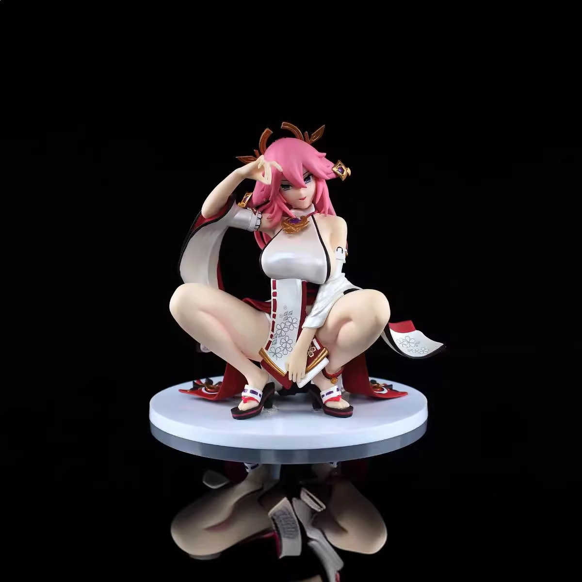 原神インパクトゲームグッズ八重巫女ピンクフォックスしゃがむポ - Anime Merchandise China のレビューと価格