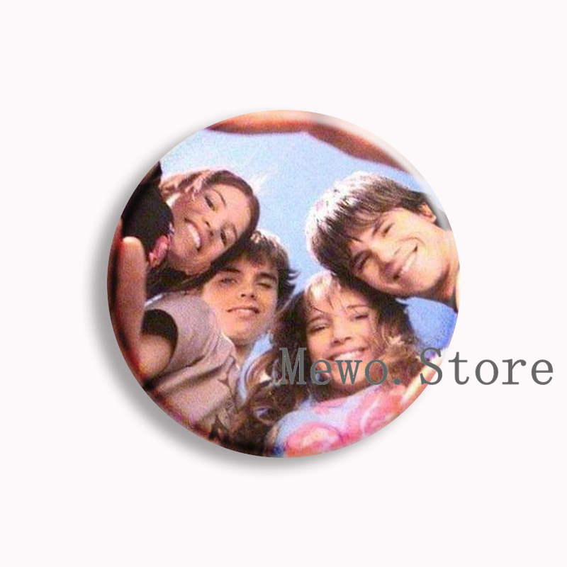 映画 Rebelde ウェイ ソフトボタンピン カミラ・ボル - Pin Button Badge のレビューと価格