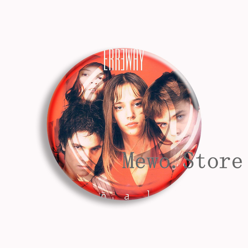 映画 Rebelde ウェイ ソフトボタンピン カミラ・ボル - Pin Button Badge のレビューと価格